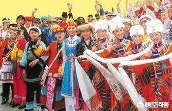 咱們過春節(jié)，西方人過圣誕節(jié)，請說說這兩種節(jié)日的區(qū)別究竟在哪？